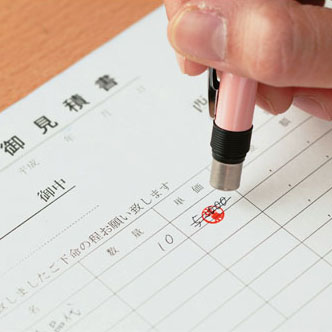 訂正印のついたボールペンシャチハタネームペン6